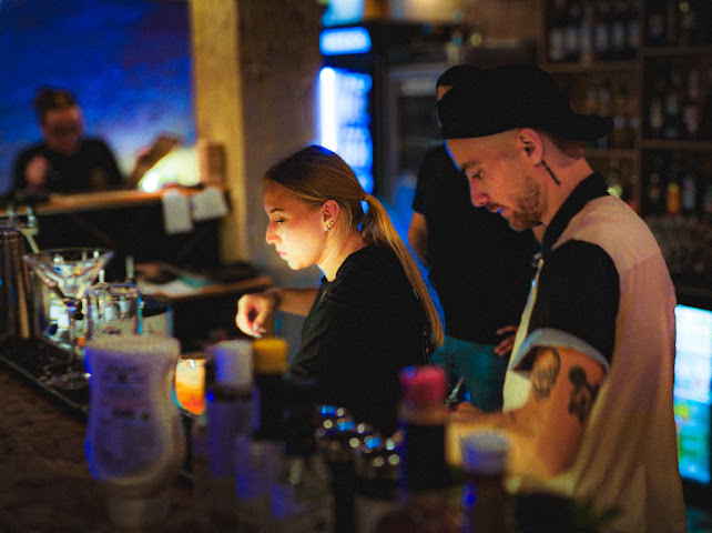 Unser Bartender an der Moon Bar
